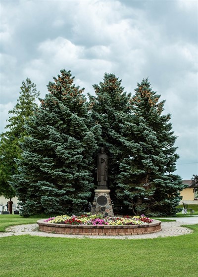 Comte-ML-Dom-Benoit-Monument